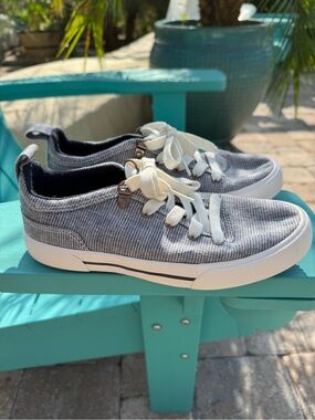 Roxy Bayshore Plus women’s grey and white striped  sneakers NWOT